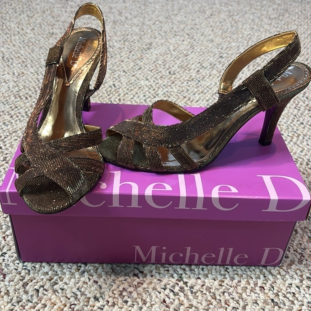 Michelle D Brand Gold Glitter Metallic Heels. Size 7.5. EUC
